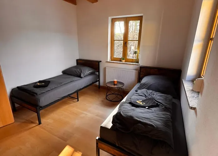 In Idyllischer Fuer Bis Zu 4 Personen In Der Gemeinde Rutzenham - Bergern Altensam